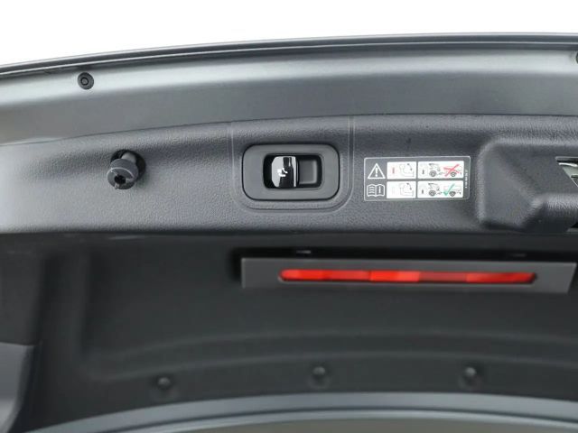 Mercedes-Benz C 300 AMG Line Sedan