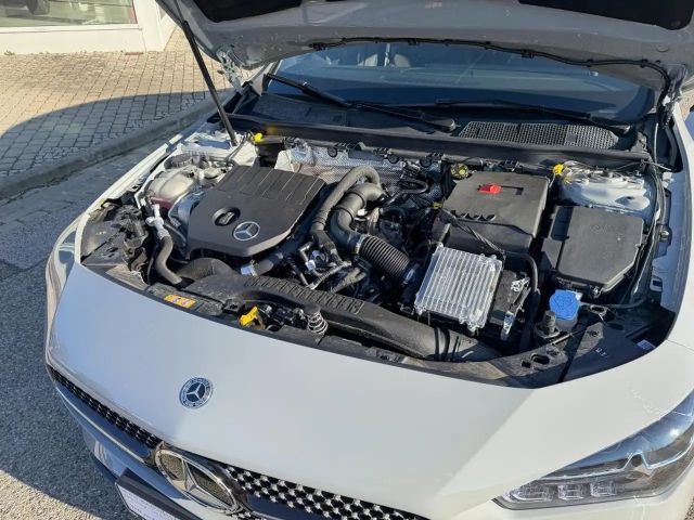 Mercedes-Benz CLA 200 AMG Line Sedan