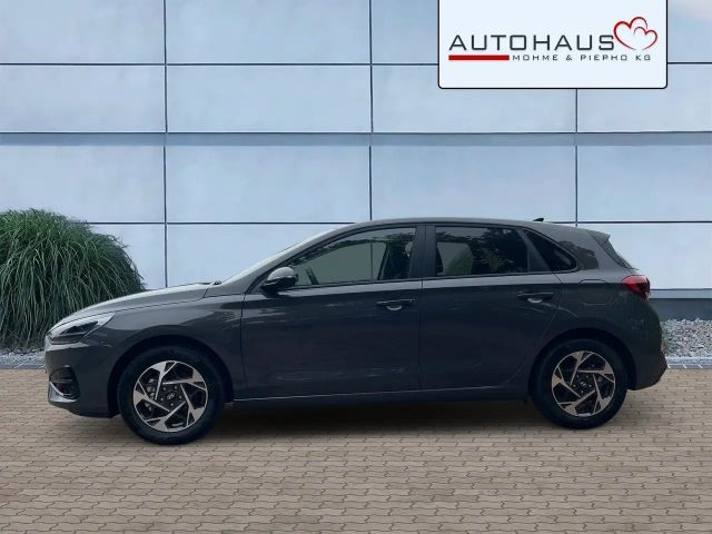 Hyundai i30 FAMILY *NAVI*KAMERA*CARPLAY*