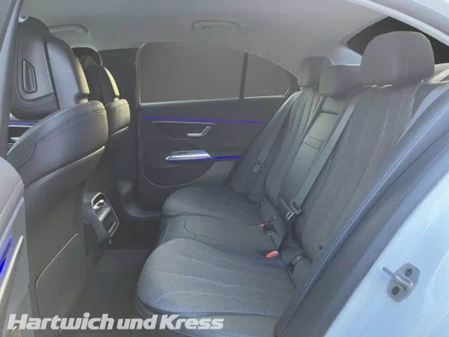 Mercedes-Benz E 200 AVANTGARDE Sedan