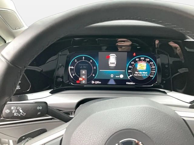 Volkswagen Golf 2.0 TDI DSG Style Variant