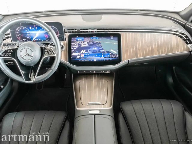 Mercedes-Benz E 200 AVANTGARDE Sedan