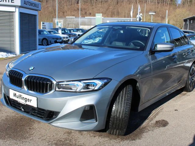 BMW 330 330i Sedan xDrive