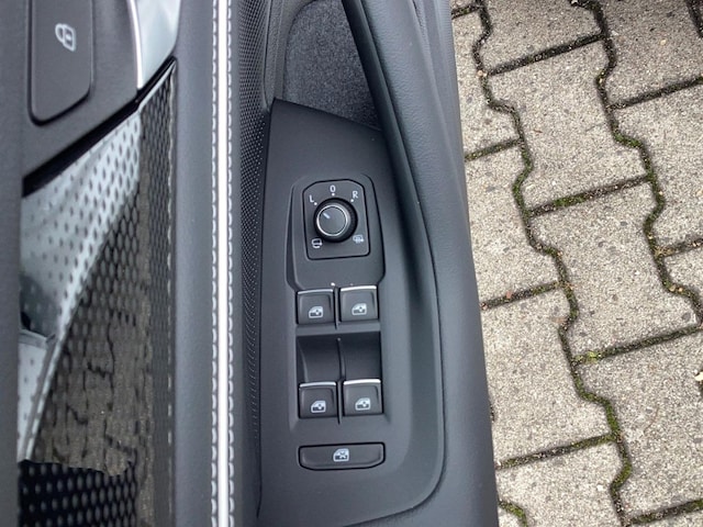 Volkswagen Passat 1.5 eTSI Business DSG Variant