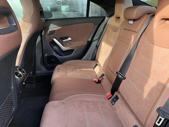 Mercedes-Benz CLA 220 AMG Line CLA 220 d Sedan