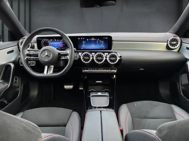 Mercedes-Benz CLA 200 AMG Line Coupé