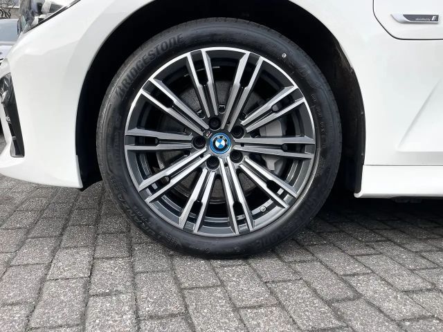 BMW 330 330e M-Sport Touring