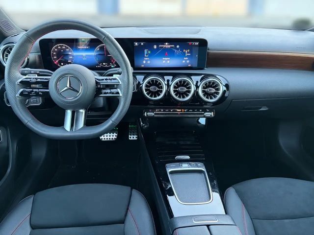 Mercedes-Benz A 250 A 250 e AMG Line