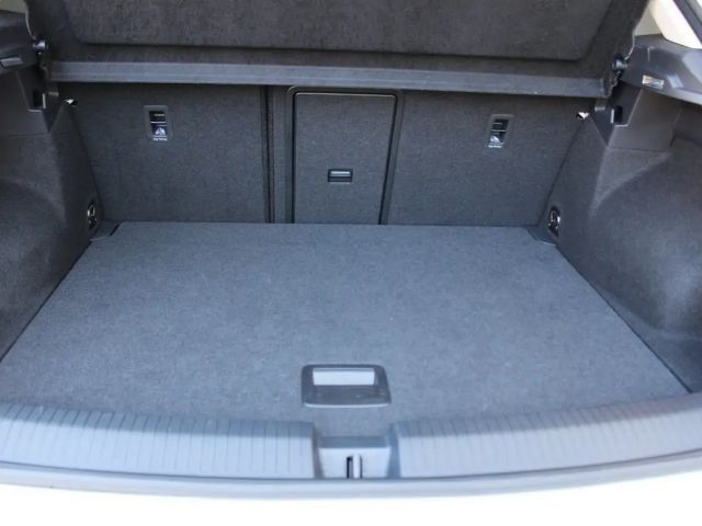 Volkswagen T-Roc Life 1.5 l TSI DSG AHK NAV LED Ladeboden Verkehrsz