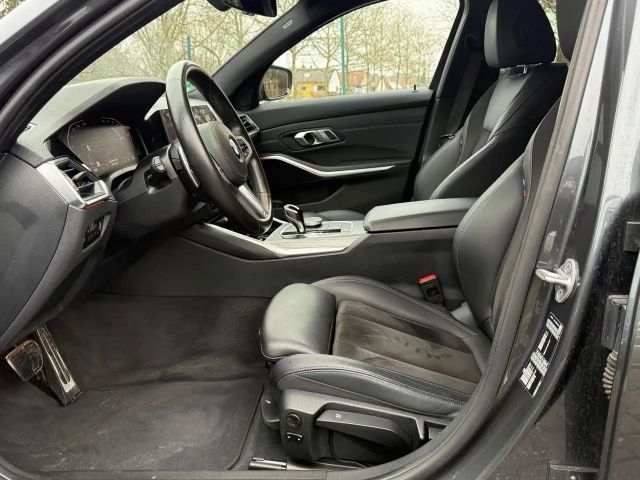 BMW 320 320i M-Sport Sedan