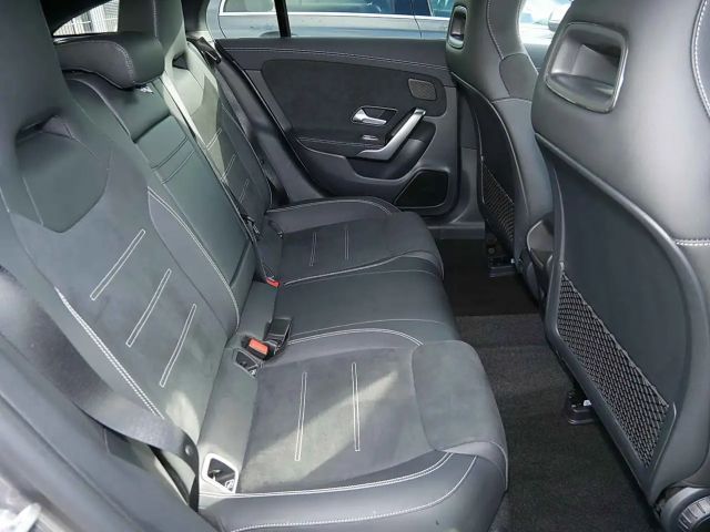 Mercedes-Benz CLA 180 AMG Line