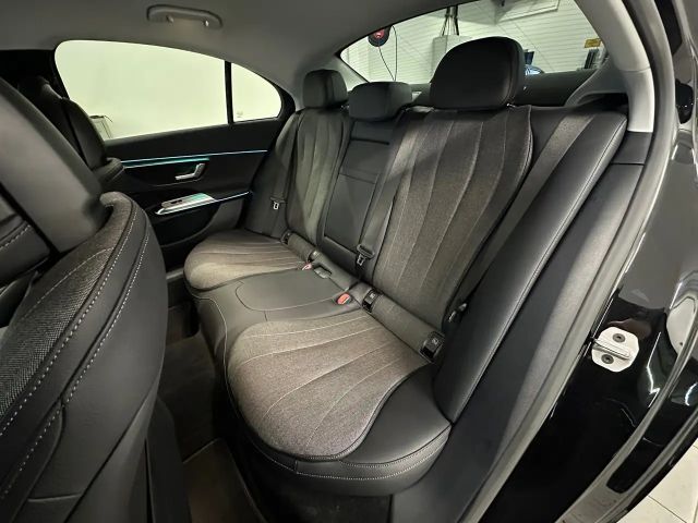 Mercedes-Benz E 300 E 300 e Sedan