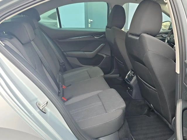 Skoda Octavia TDI DSG MATRIX NAVI ACC SPURH AHK VORBREI