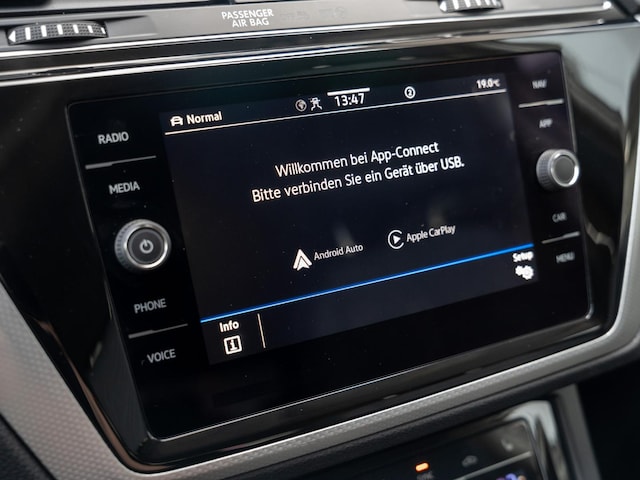 Volkswagen Touran 1.5 TSI DSG ACC FLA KeyLess AkustikGlas