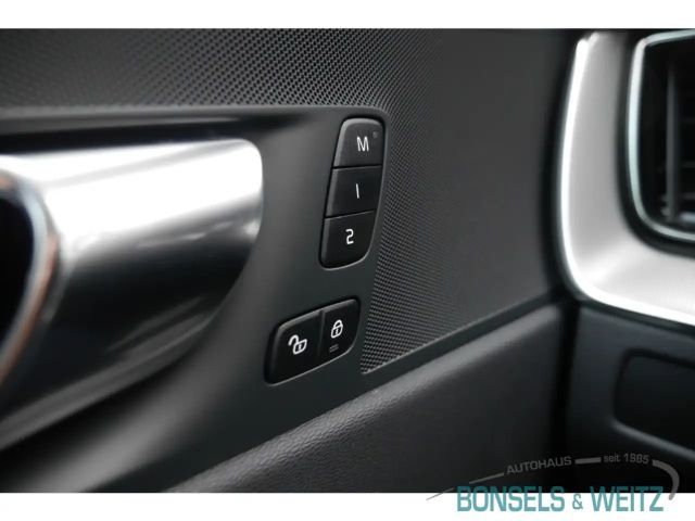 Volvo XC60 Dark Plus