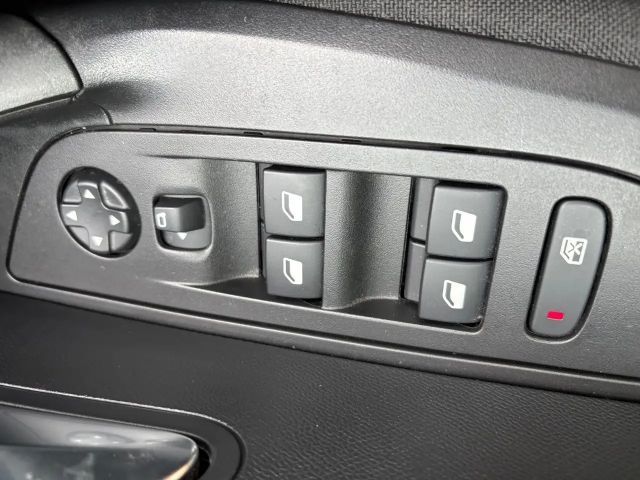 Peugeot E-2008 Active Pack