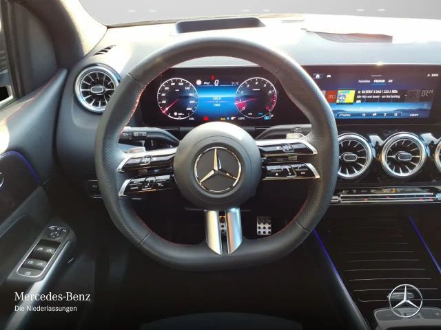 Mercedes-Benz B 180 AMG Line Sedan