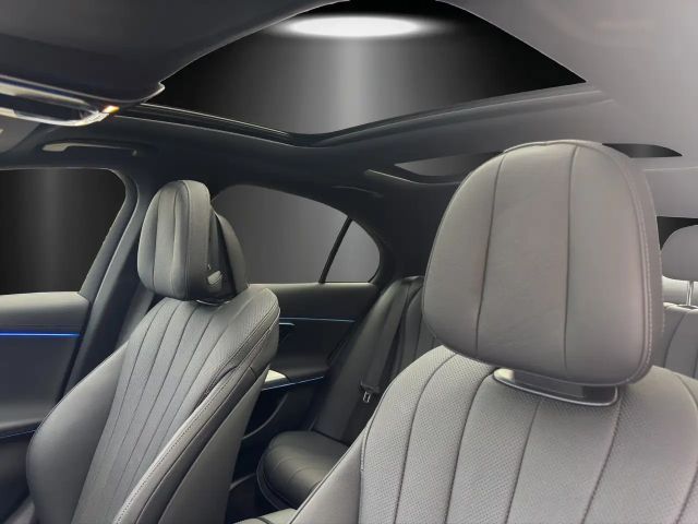 Mercedes-Benz E 400 4MATIC Sedan