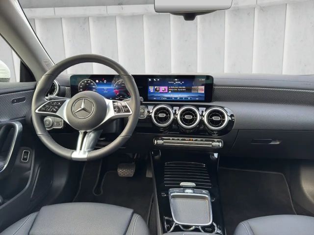 Mercedes-Benz CLA 180 Coupé Progressive