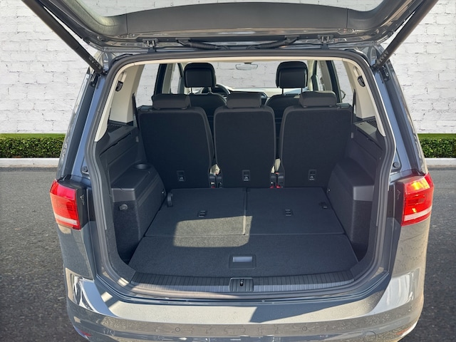 Volkswagen Touran 1.5 TSI DSG Comfortline Navi Digitales Cockpit Sperrdiff. ACC El. Heckklappe