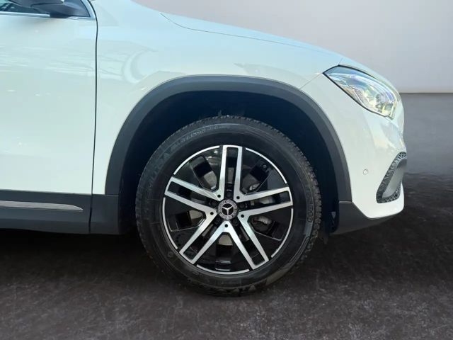 Mercedes-Benz GLA 200 7G-DCT *LED*Pano*Digital*MBux*SHZ*