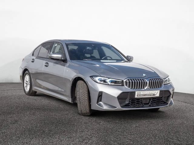 BMW 320 320i M-Sport Sedan