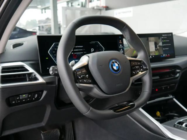 BMW 330 330e xDrive