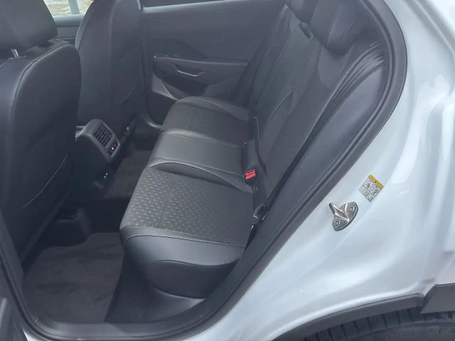 Volkswagen T-Roc 1.5 eTSI DSG R-Line