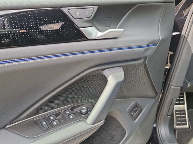 Volkswagen Tiguan 2..0 TDI DSG R-Line+BLACKSTYLE+AHK+STANDHEIZ+WR+NAVI+MATRIX