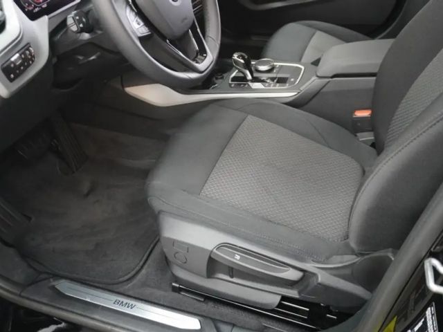 BMW 118 118i 5-deurs Advantage pakket Sedan