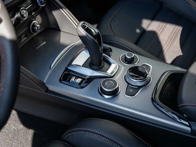 Alfa Romeo Stelvio AT8 Q4