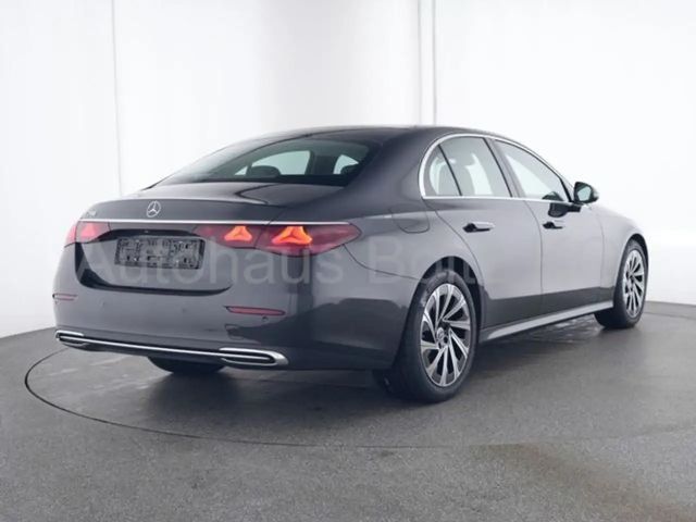 Mercedes-Benz E 200 AVANTGARDE Sedan
