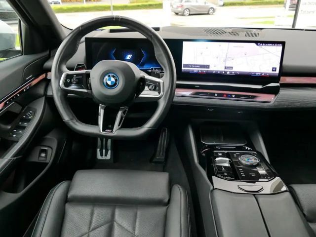 BMW 530 530e M-Sport Sedan