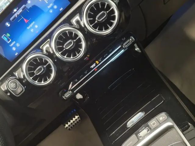 Mercedes-Benz CLA 180 AMG Line Coupé