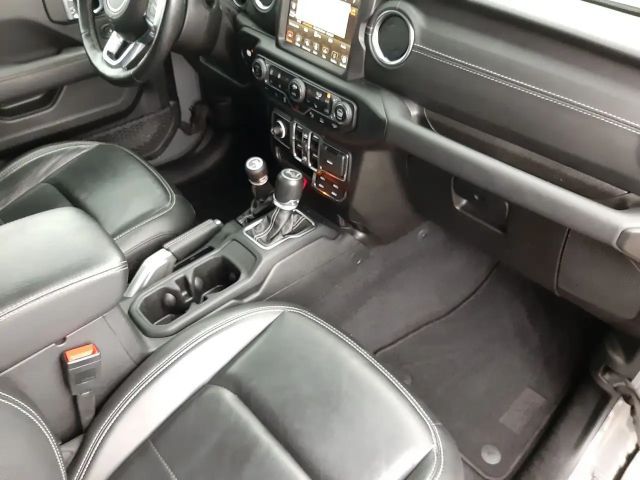 Jeep Wrangler Sahara