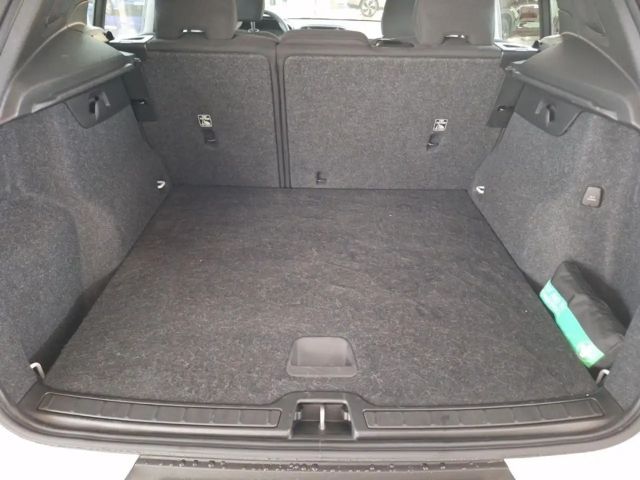 Volvo XC40 Core Momentum