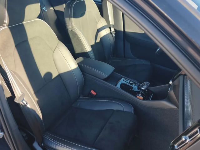 Volvo XC40 R-Design Recharge T5