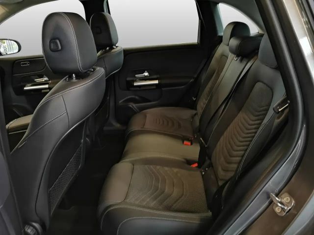 Mercedes-Benz B 180 Progressive Sedan