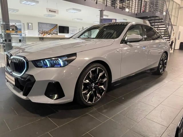 BMW 520 520d M-Sport Sedan