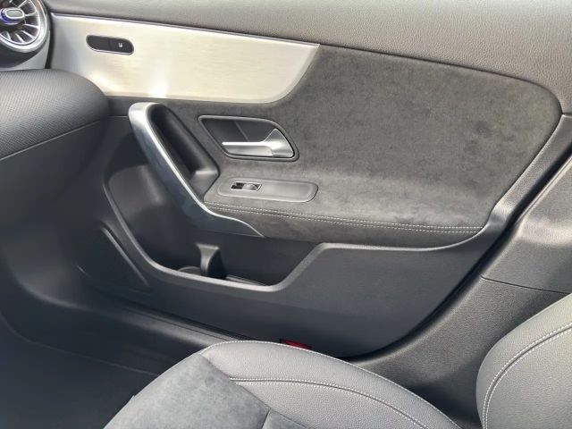 Mercedes-Benz A 200 Hatchback