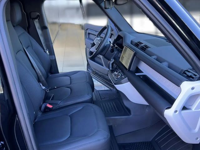 Land Rover Defender 110 D250 Dynamic SE