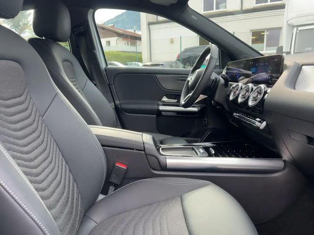 Mercedes-Benz EQA 300 4MATIC