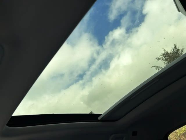 Peugeot E-2008 Allure Pack