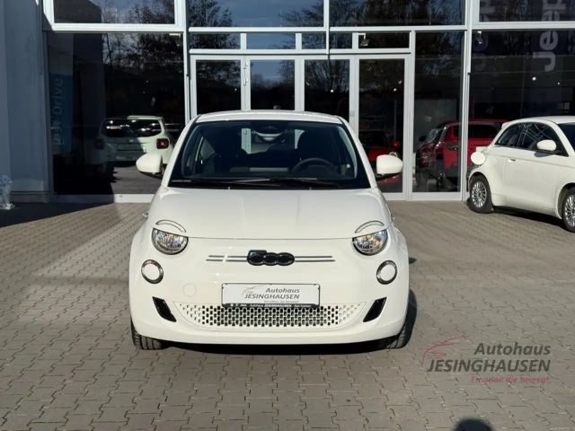 Fiat 500e +Klimaaut.+Tempomat+Spurhalte.+Schildererkennung