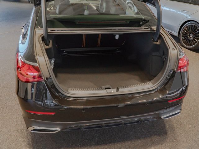 Mercedes-Benz E 200 Sedan