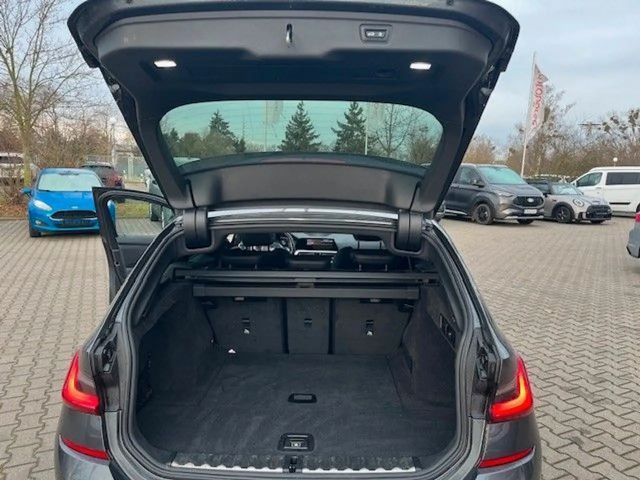 BMW 320 320d M-Sport Touring