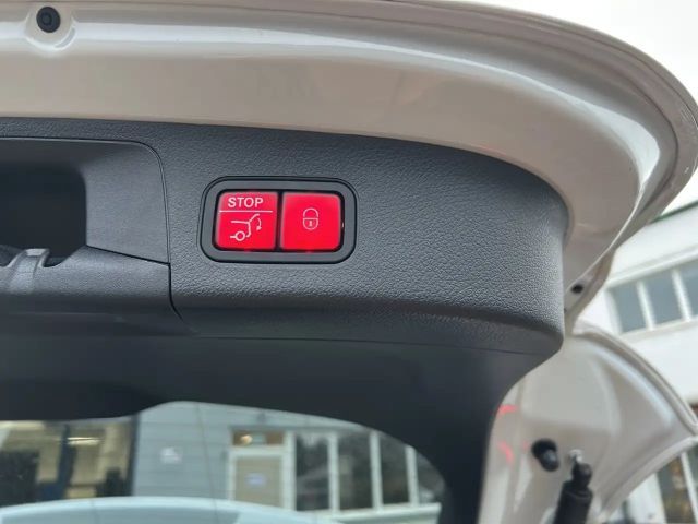 Mercedes-Benz GLA 250 GLA250e Night DISTR Pano AHK KeyGo LED 22kw Hifi