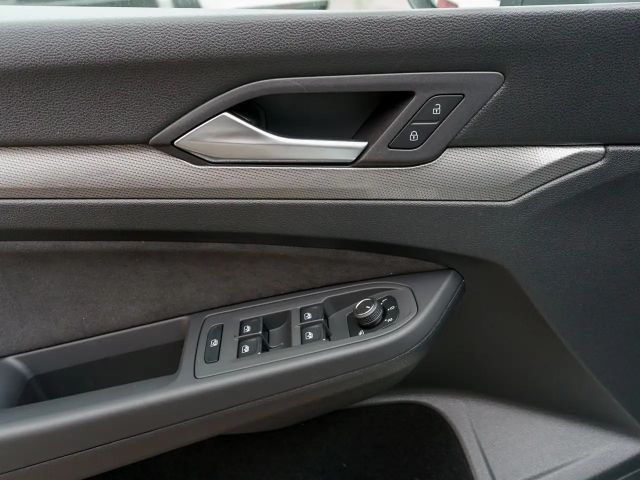 Volkswagen Golf 1.5 eTSI DSG