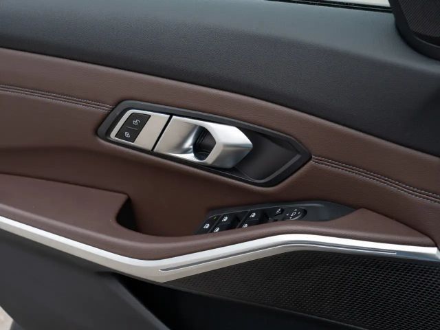 BMW 320 320d M-Sport Sedan