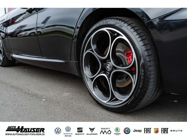 Alfa Romeo Giulia AT8 Q4 Turbo